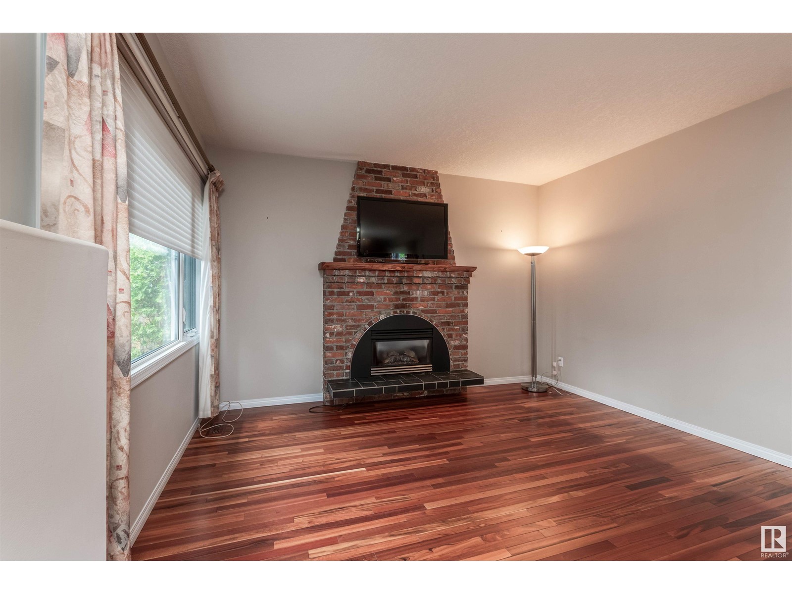 3507 79 ST NW