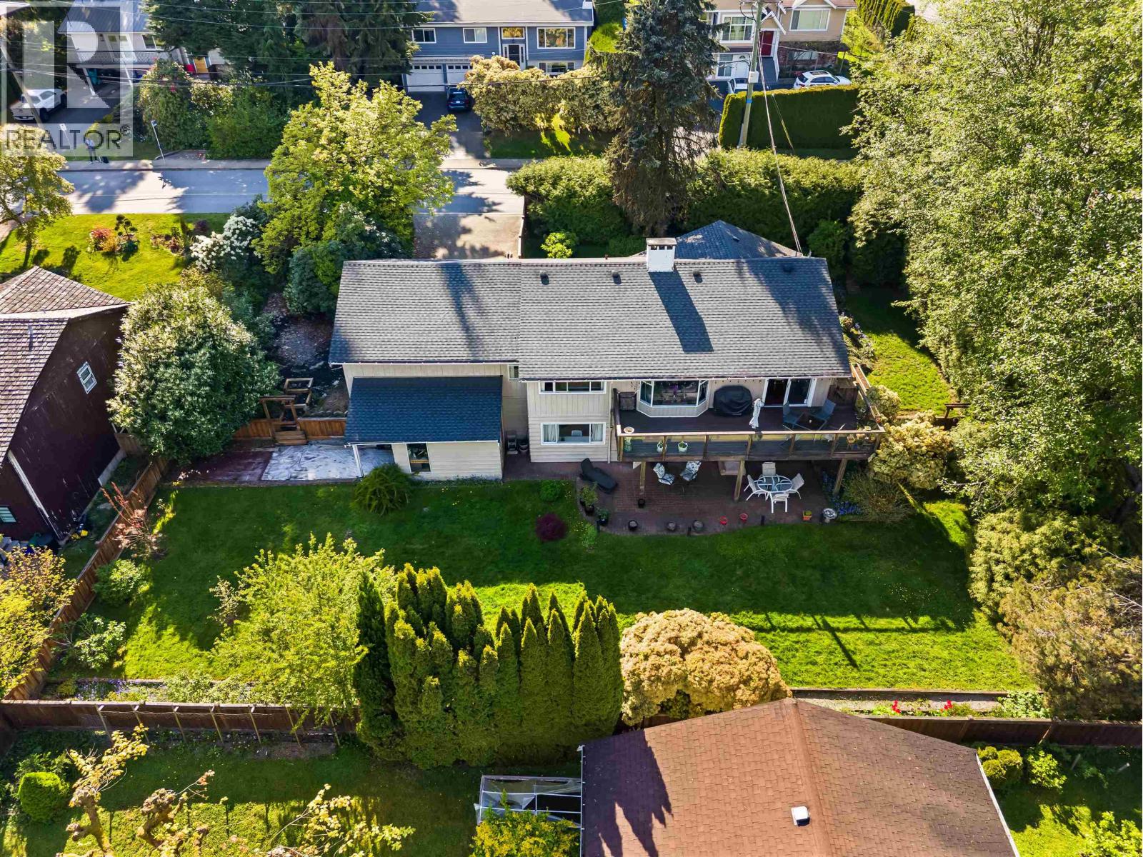 998 FAIRWAY DRIVE