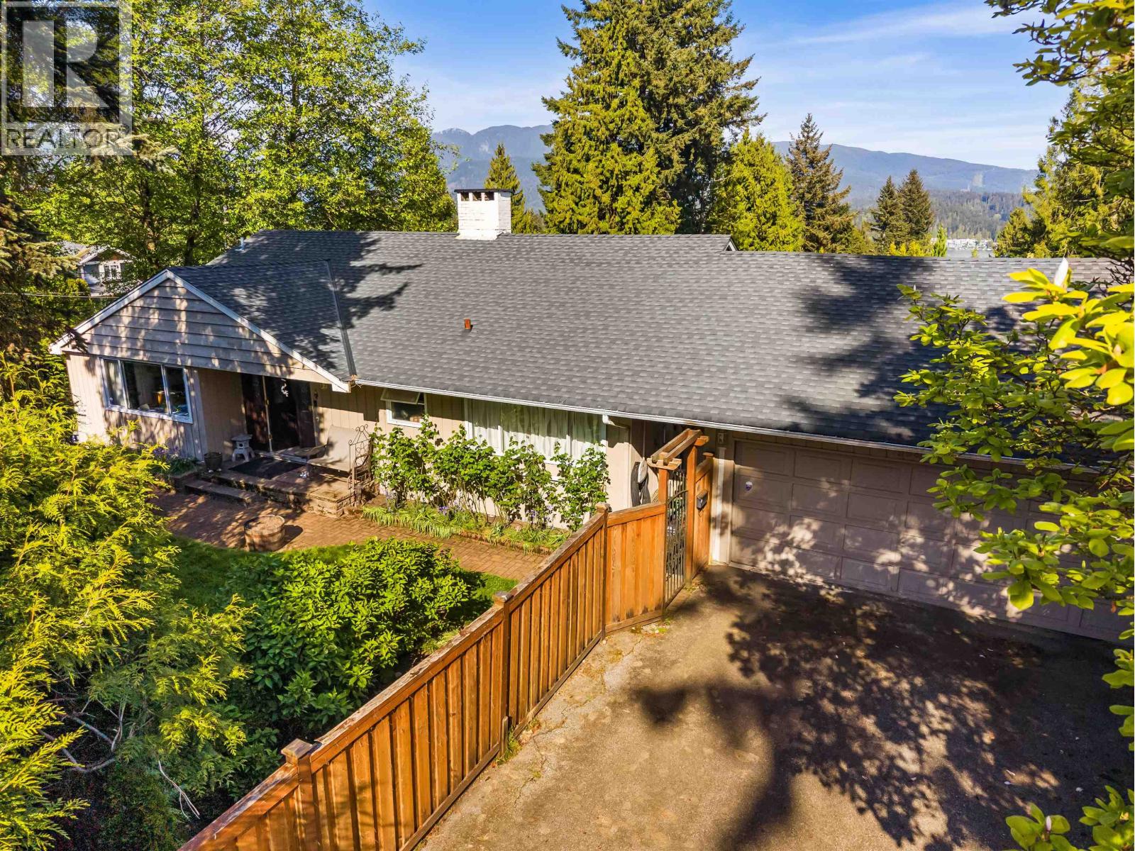 998 FAIRWAY DRIVE