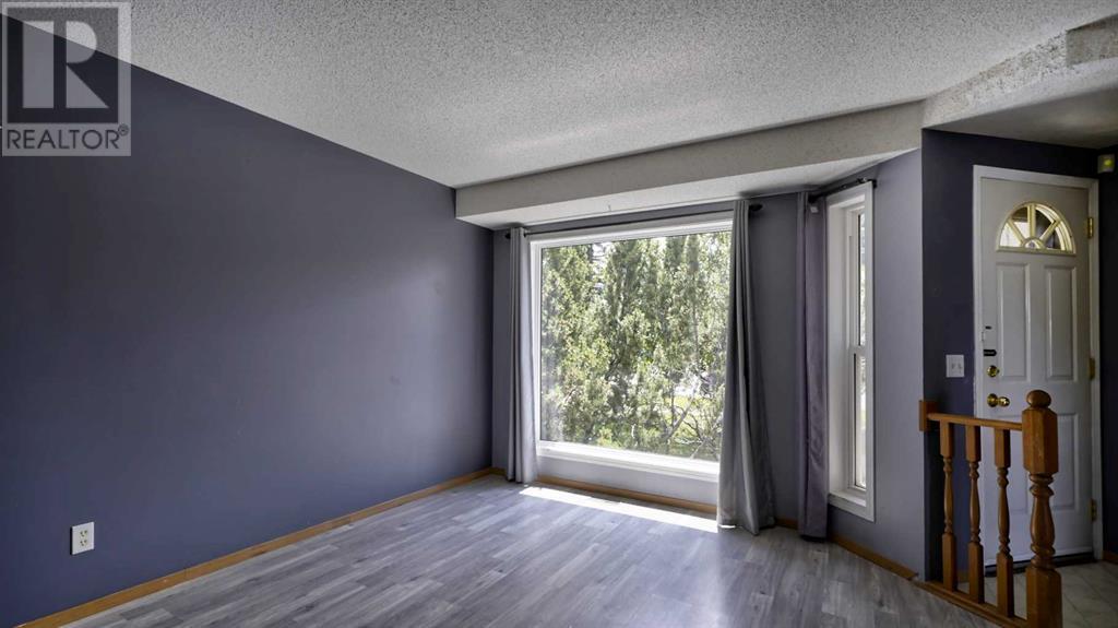 102 Riverglen Drive SE