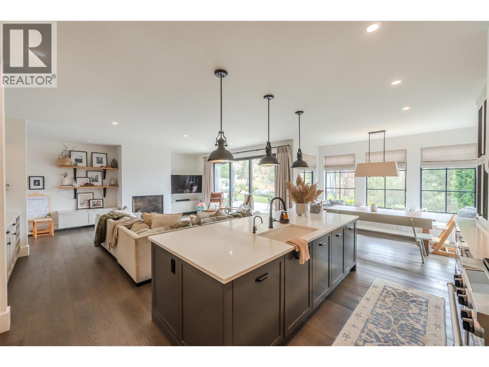 6709 VICTORIA Road Unit# 21