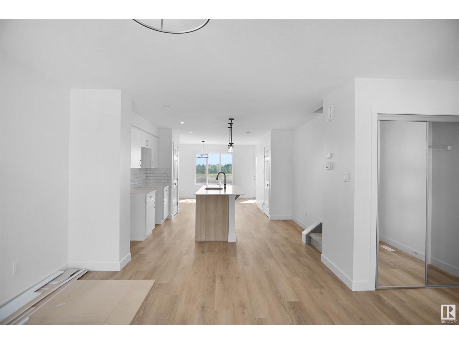 635 173 AV NE