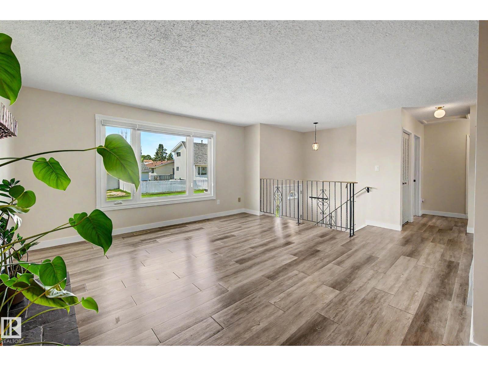 2911 83 ST NW
