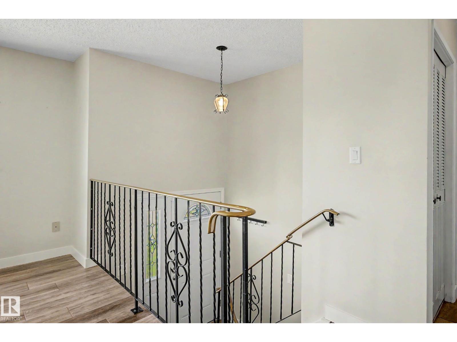 2911 83 ST NW
