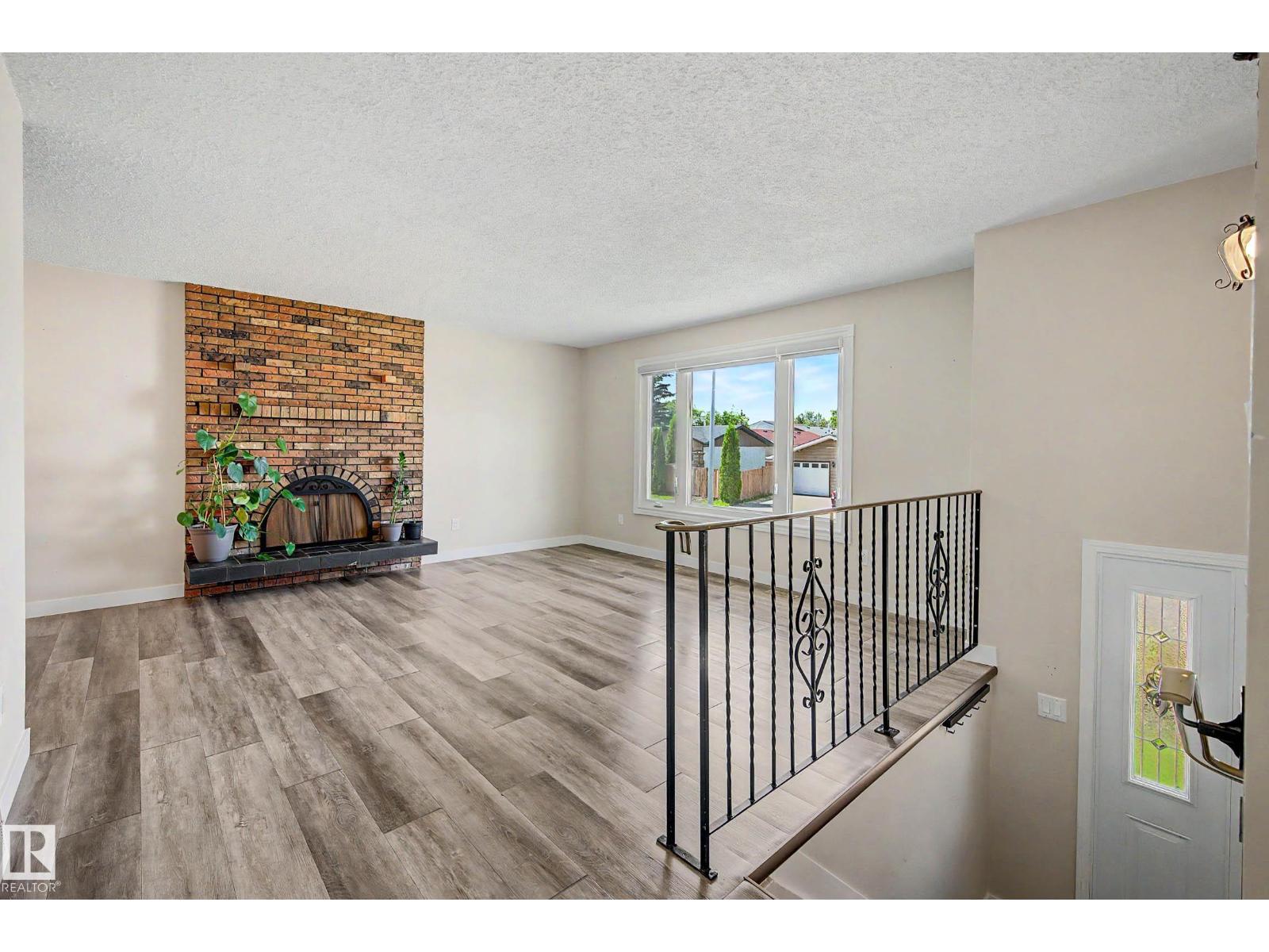 2911 83 ST NW