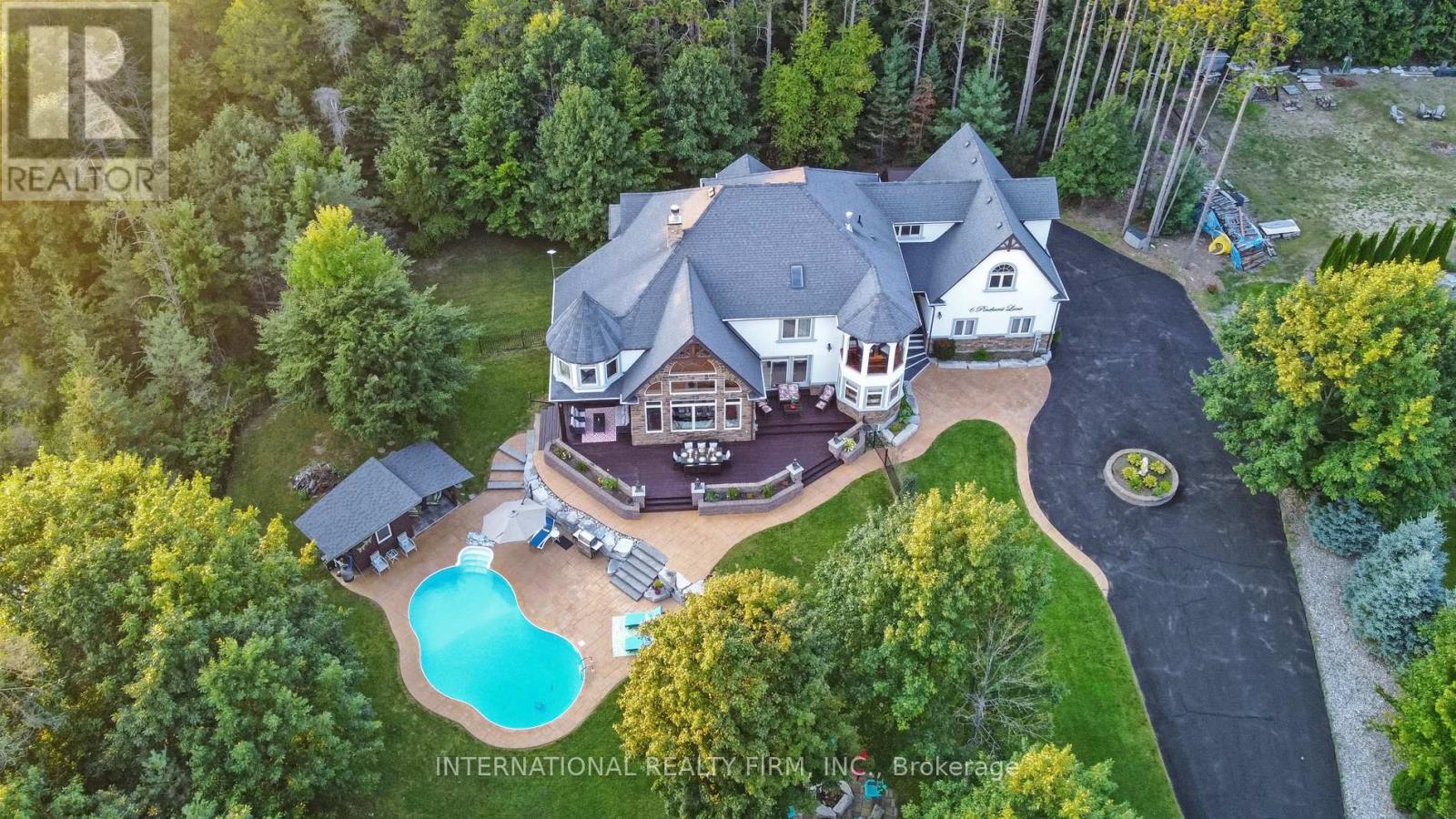 Photo 1 of 50 — 6 PINEHURST LANE, Springwater (Anten Mills), ON L9X0C7