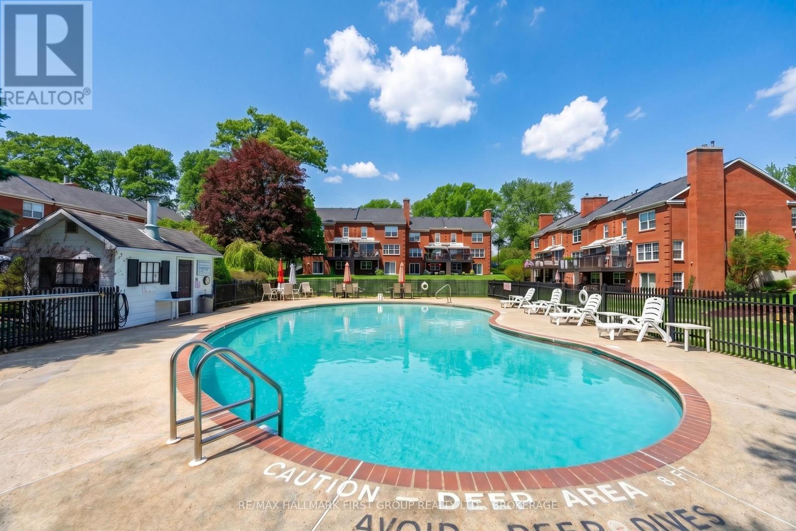 15 COUNTRY CLUB PLACE