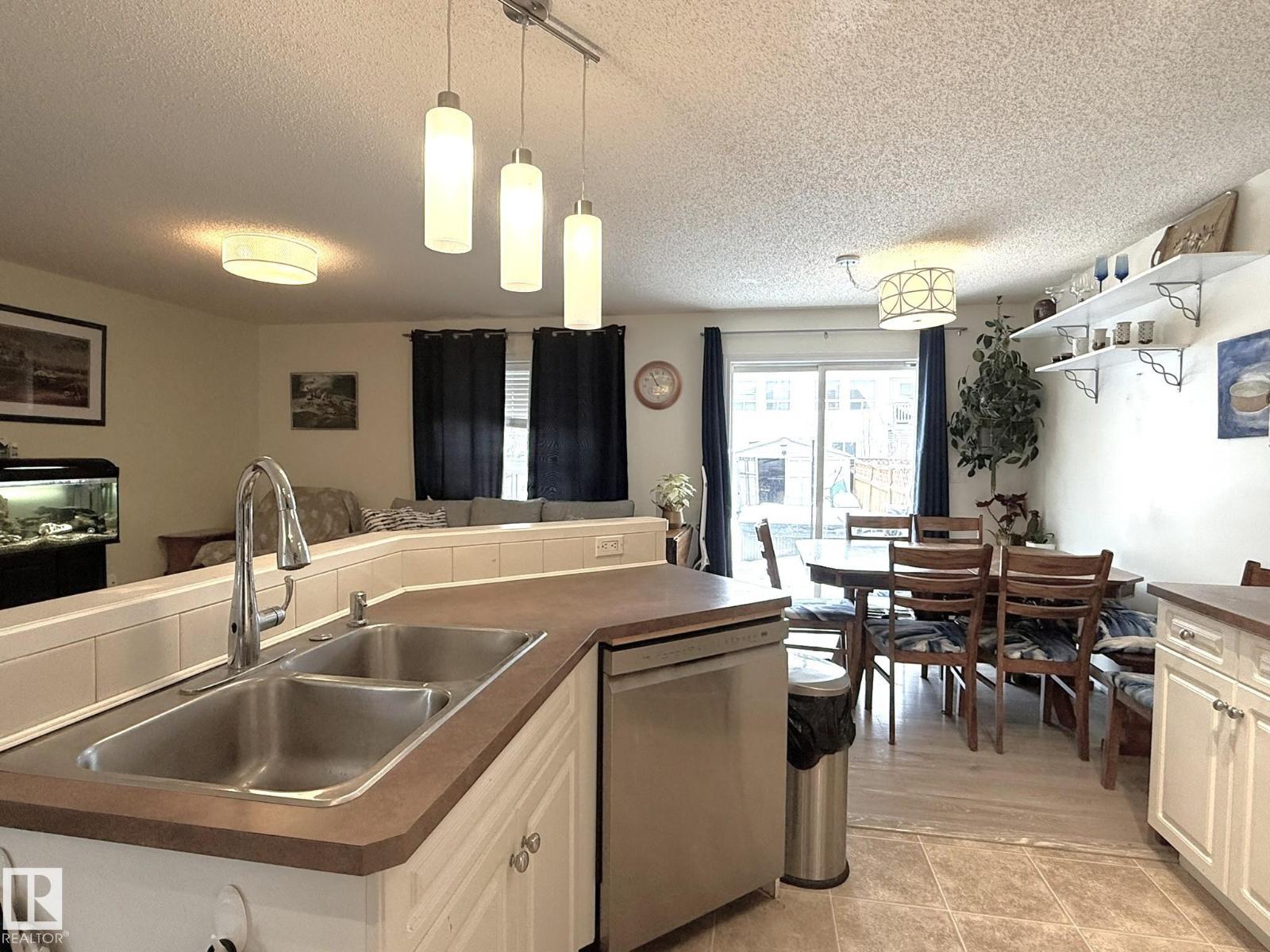735 KANANASKIS DR