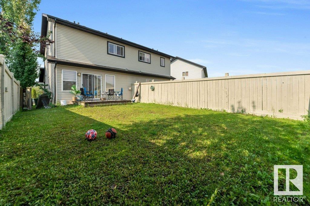 1137 37B AV NW