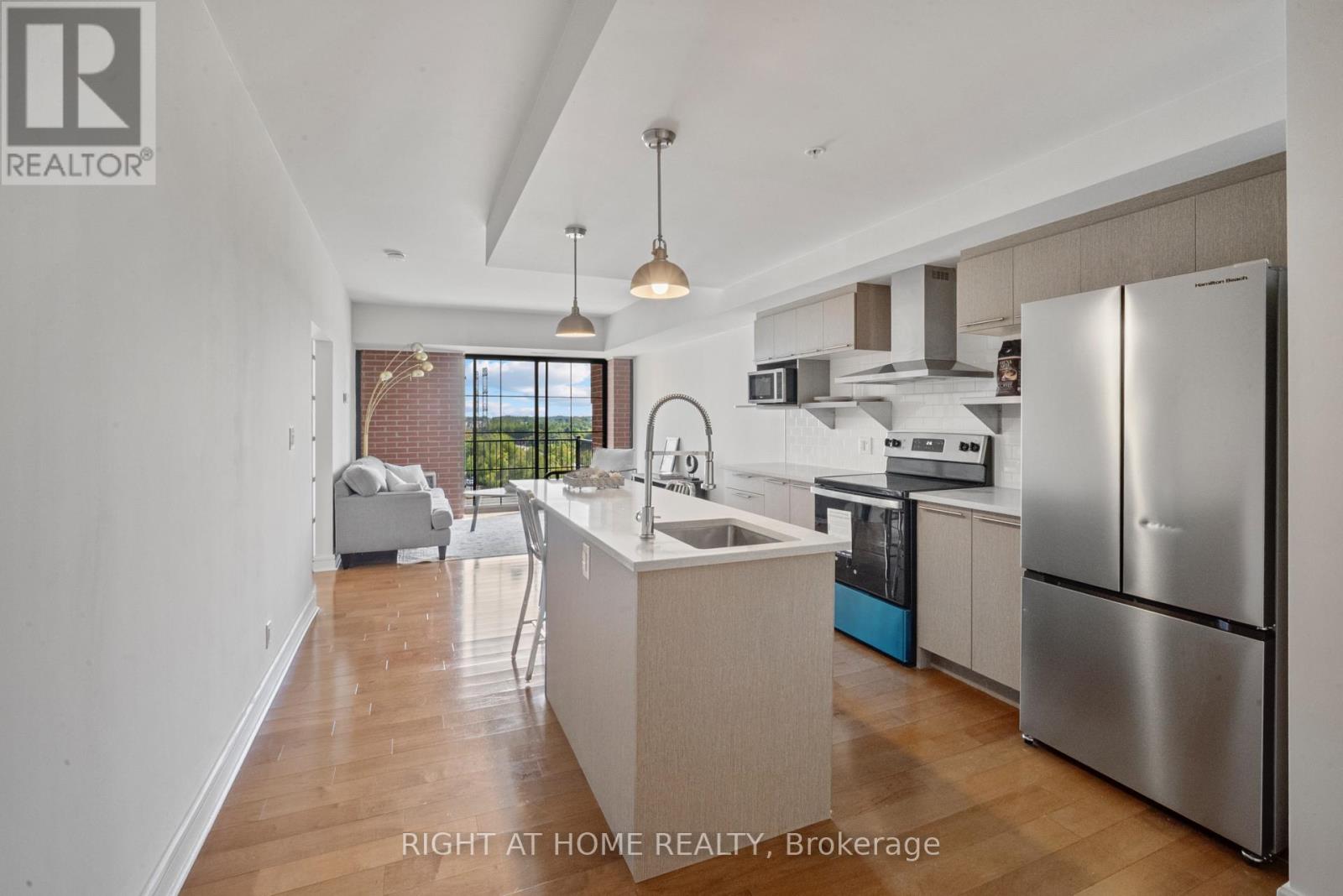 802 - 555 ANAND PRIVATE