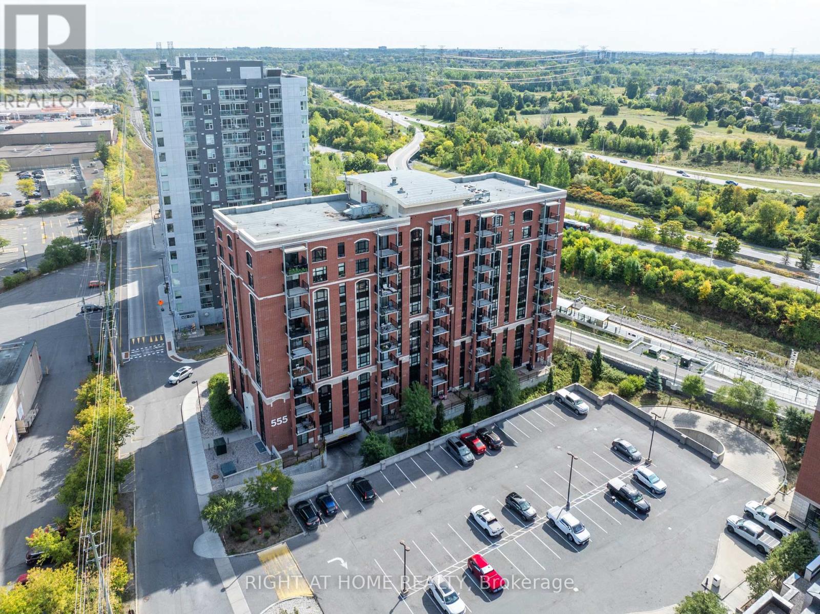 802 - 555 ANAND PRIVATE