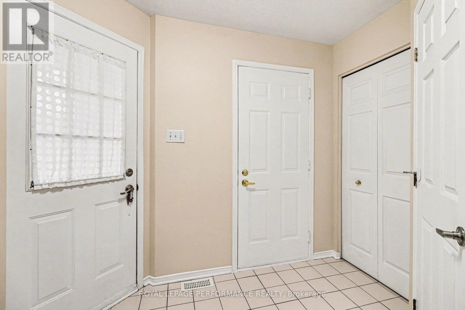 897 PARADISE CRESCENT