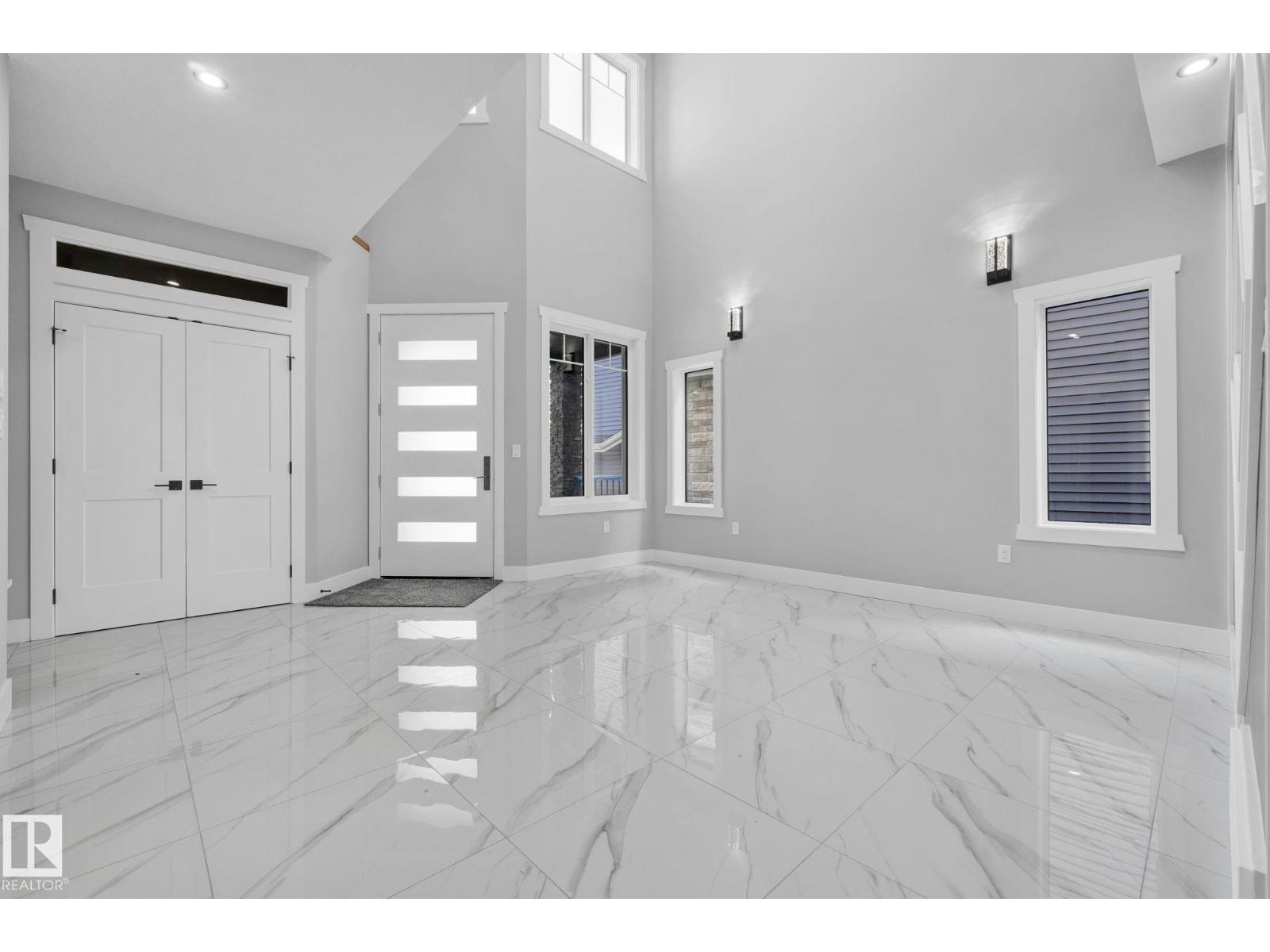 1815 17 AV NW