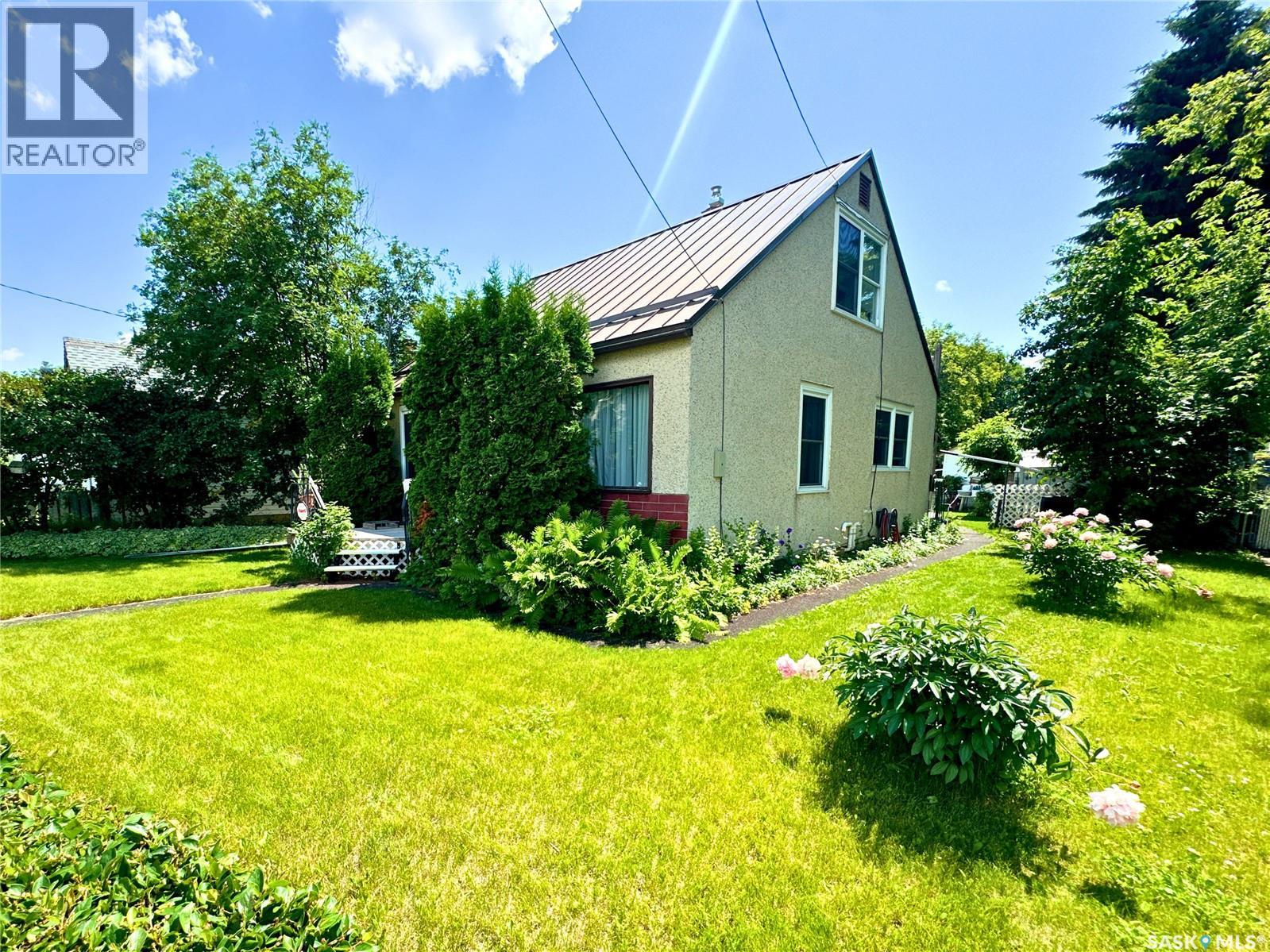 249 6th STREET E