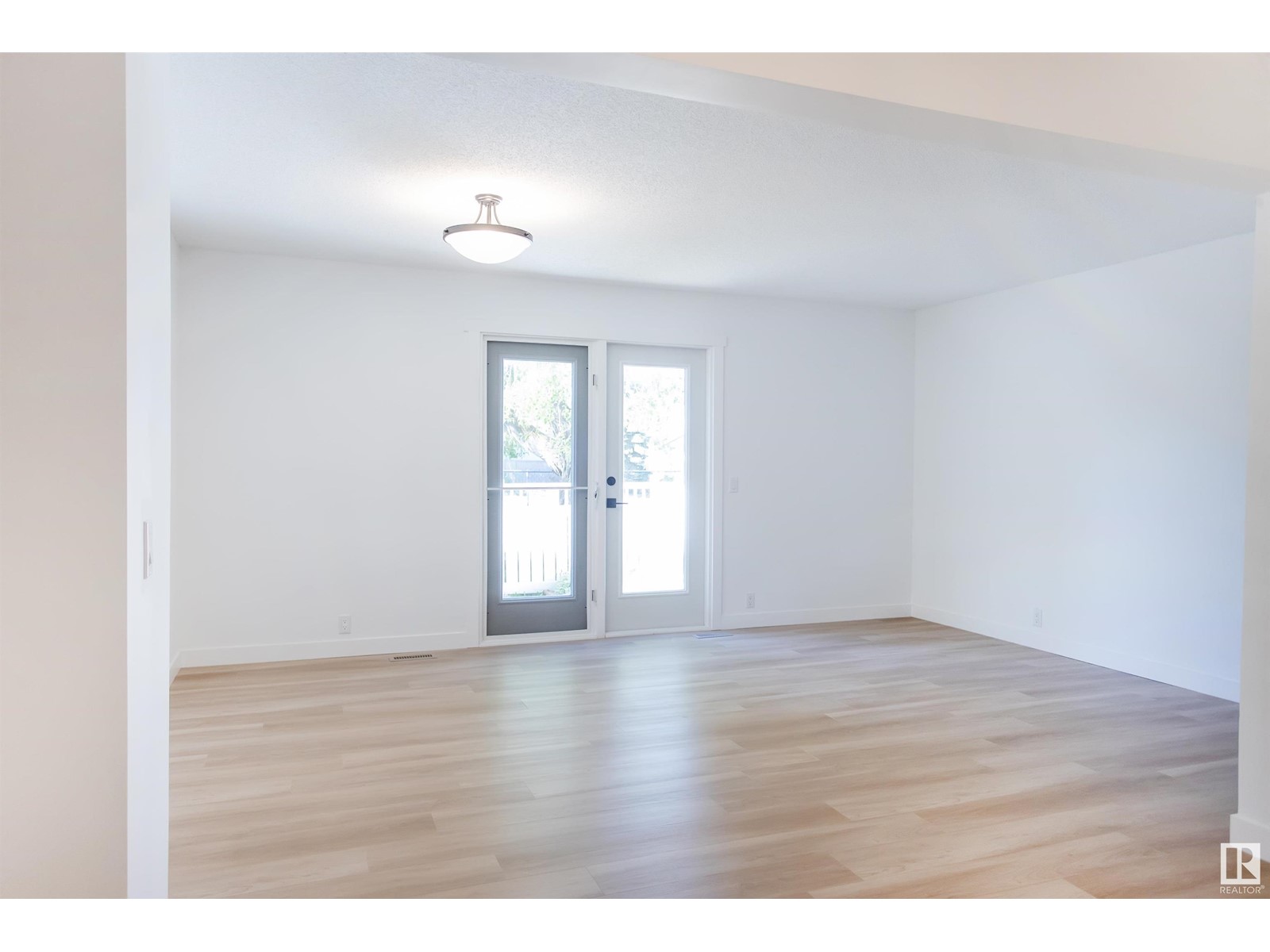 4775 35 AV NW