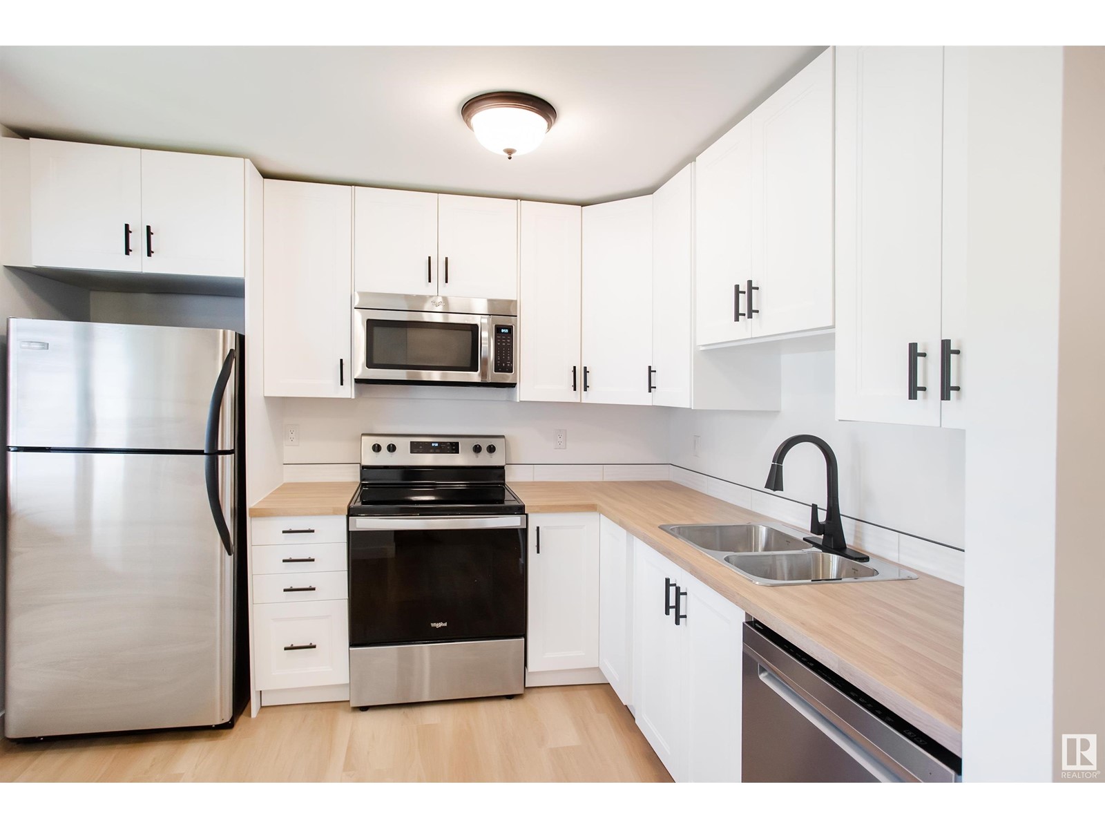 4775 35 AV NW