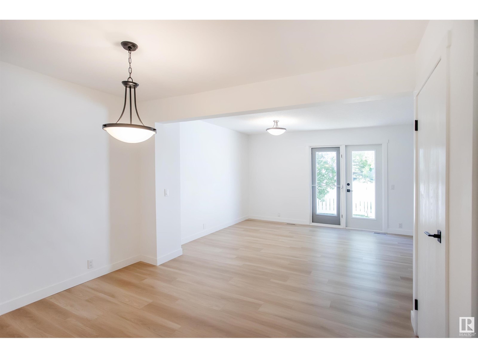 4775 35 AV NW