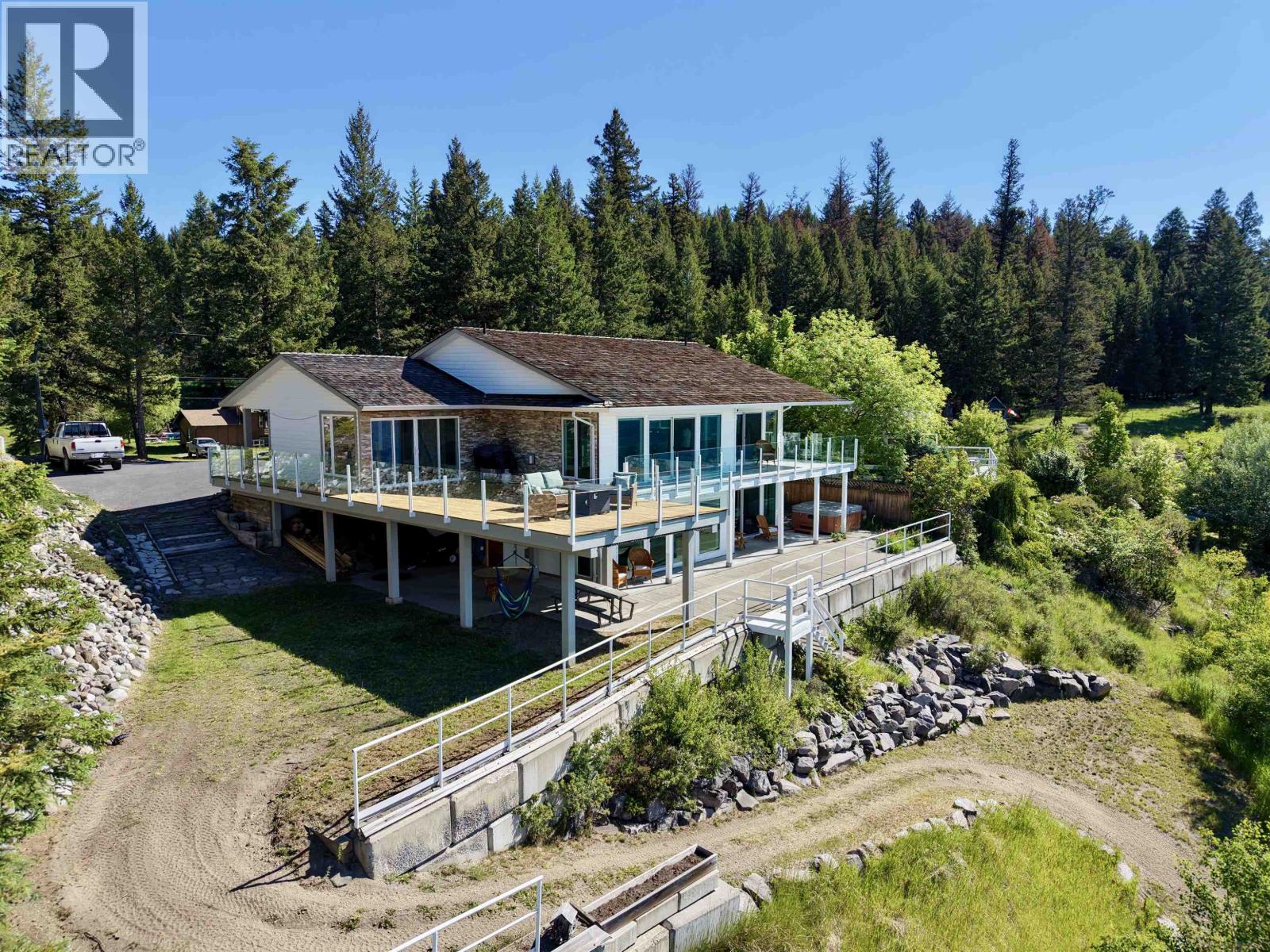 6168 LAKESHORE DRIVE