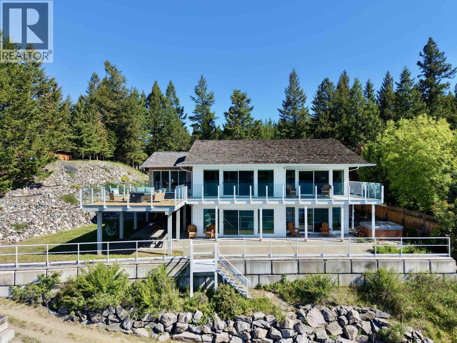 6168 LAKESHORE DRIVE