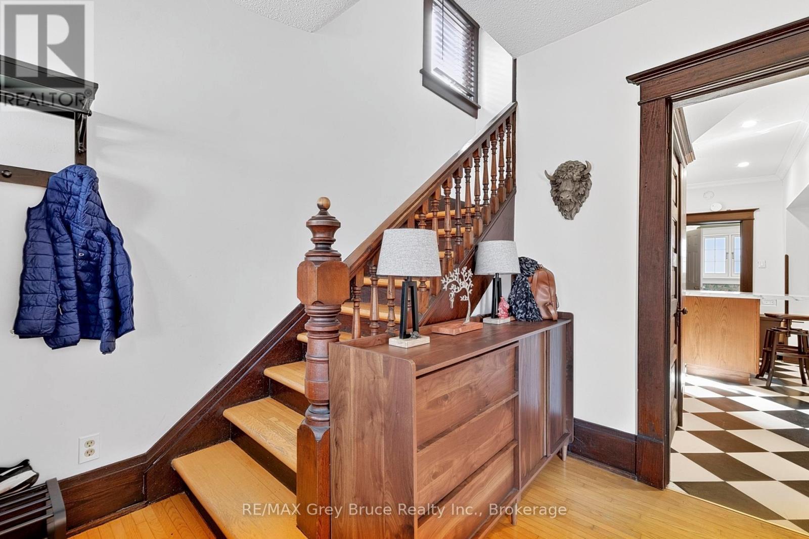 407 5TH STREET E