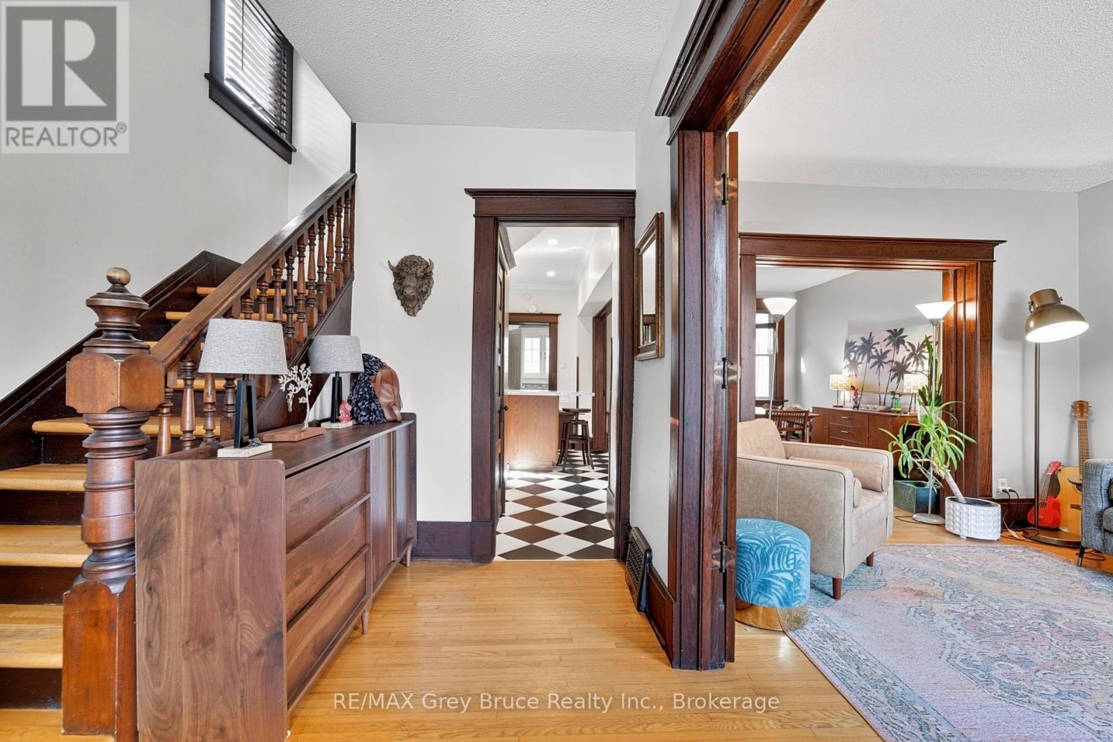 407 5TH STREET E