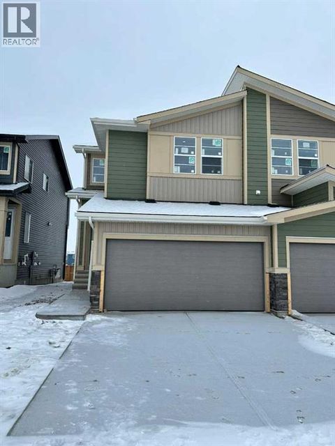 95 Waterford Mews Chestermere AB T1X3B7