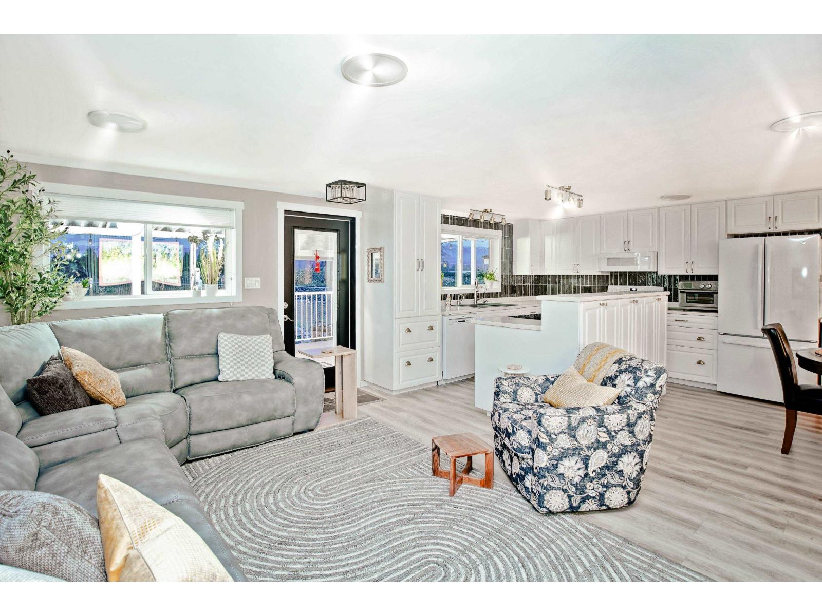 62 41168 LOUGHEED HIGHWAY