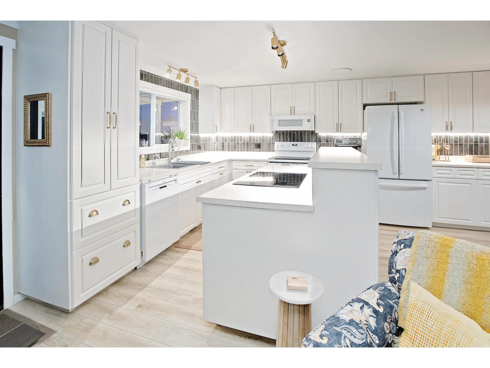 62 41168 LOUGHEED HIGHWAY