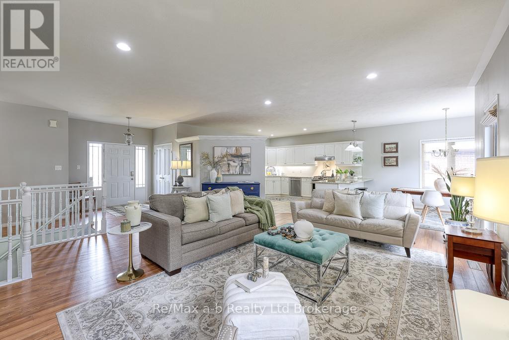 27 SHELTON DRIVE