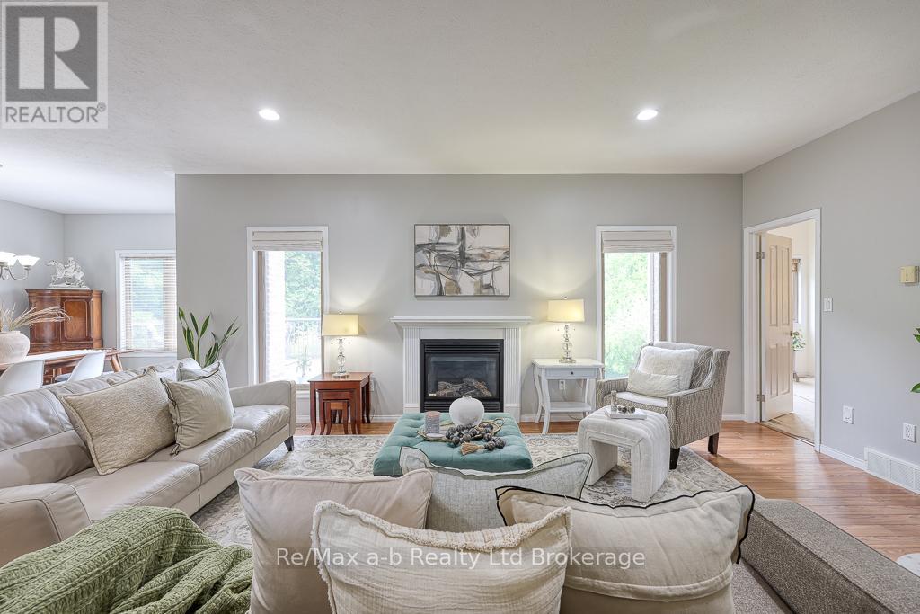 27 SHELTON DRIVE