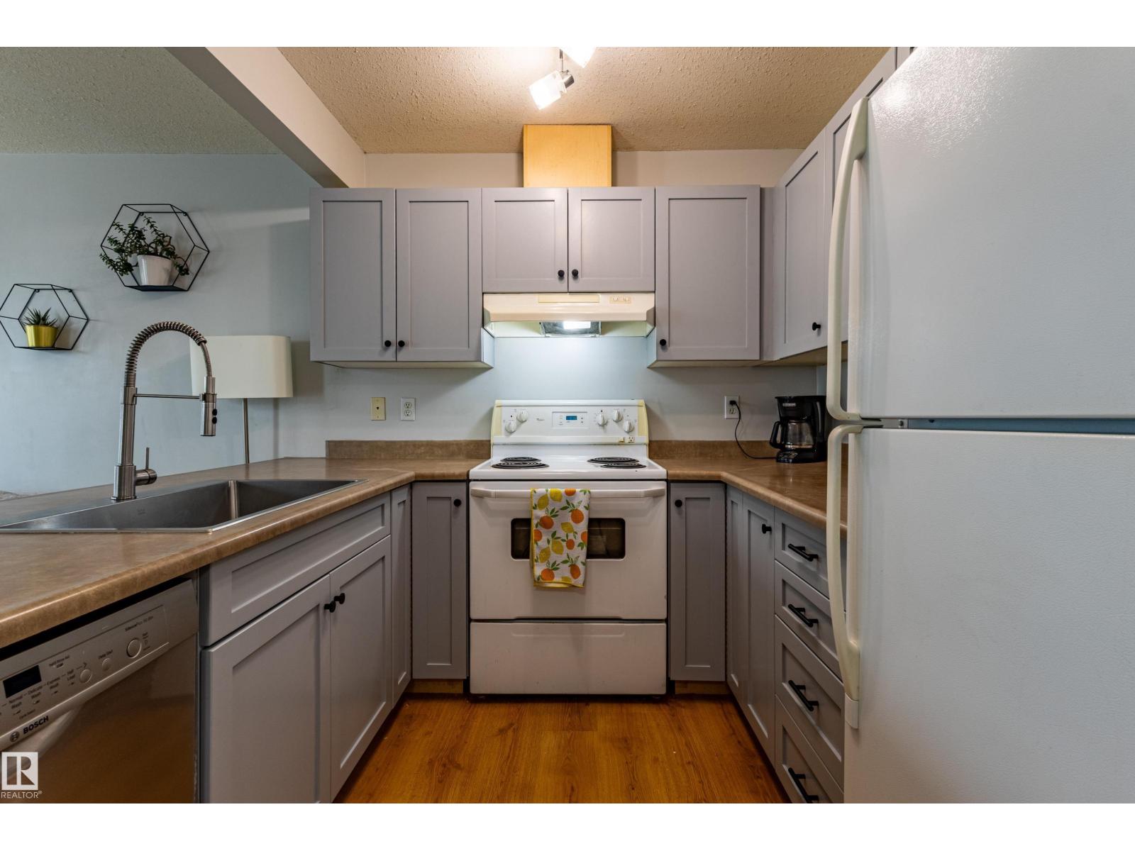 #93 16823 84 ST NW