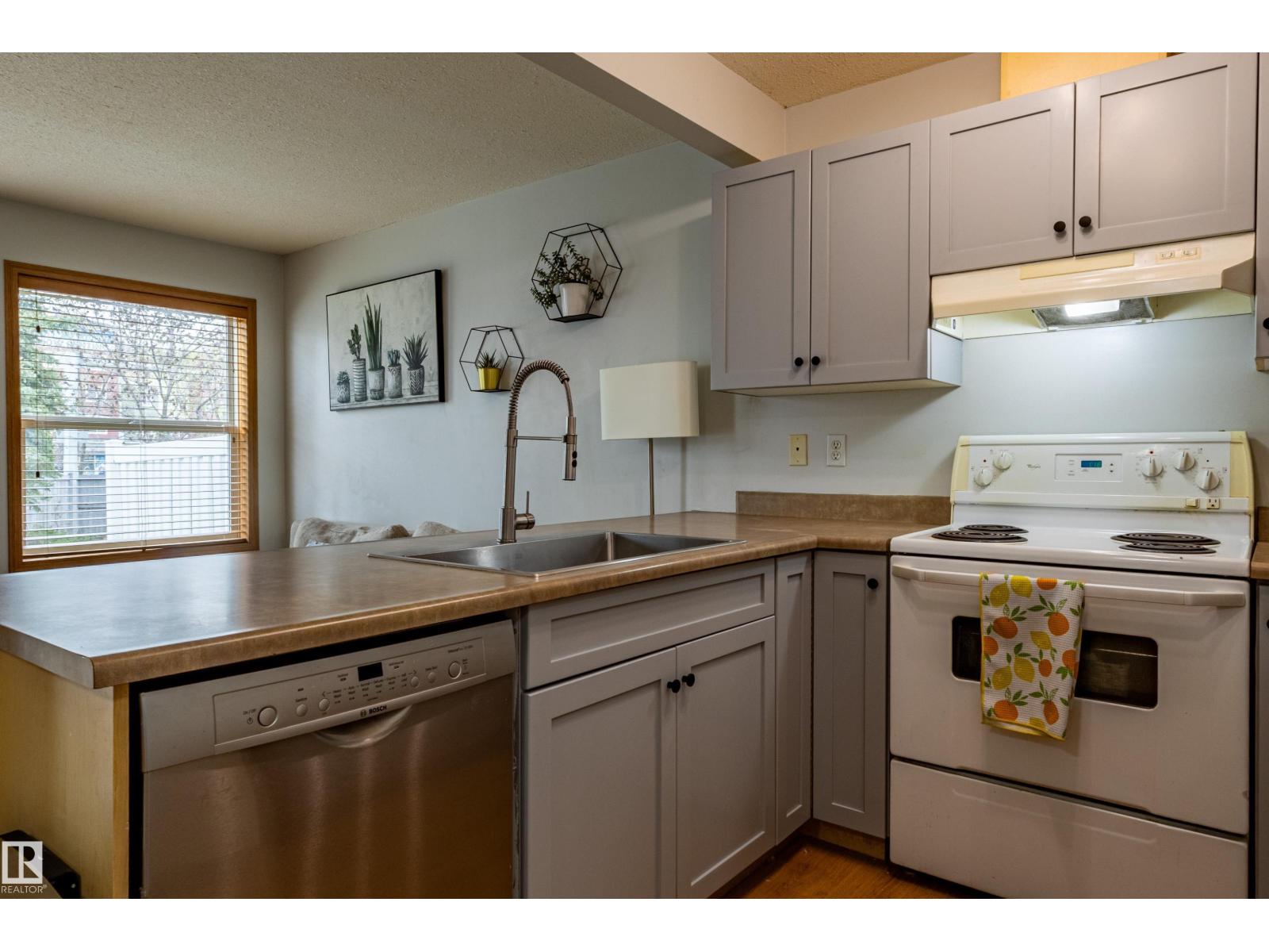 #93 16823 84 ST NW