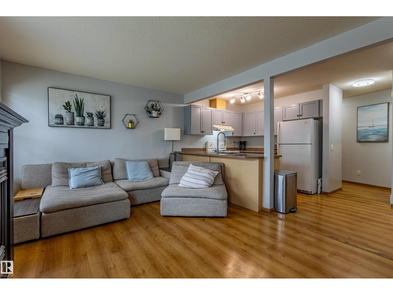#93 16823 84 ST NW
