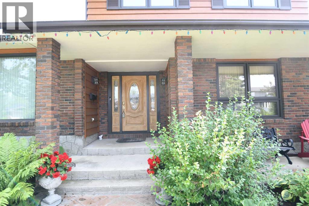 168 Templewood Drive NE