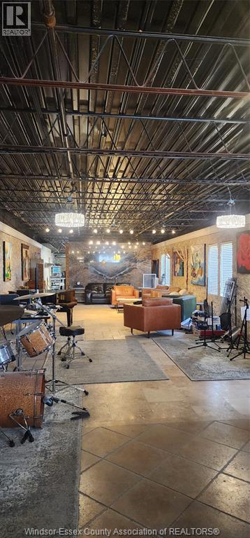 1285 CRAWFORD AVENUE