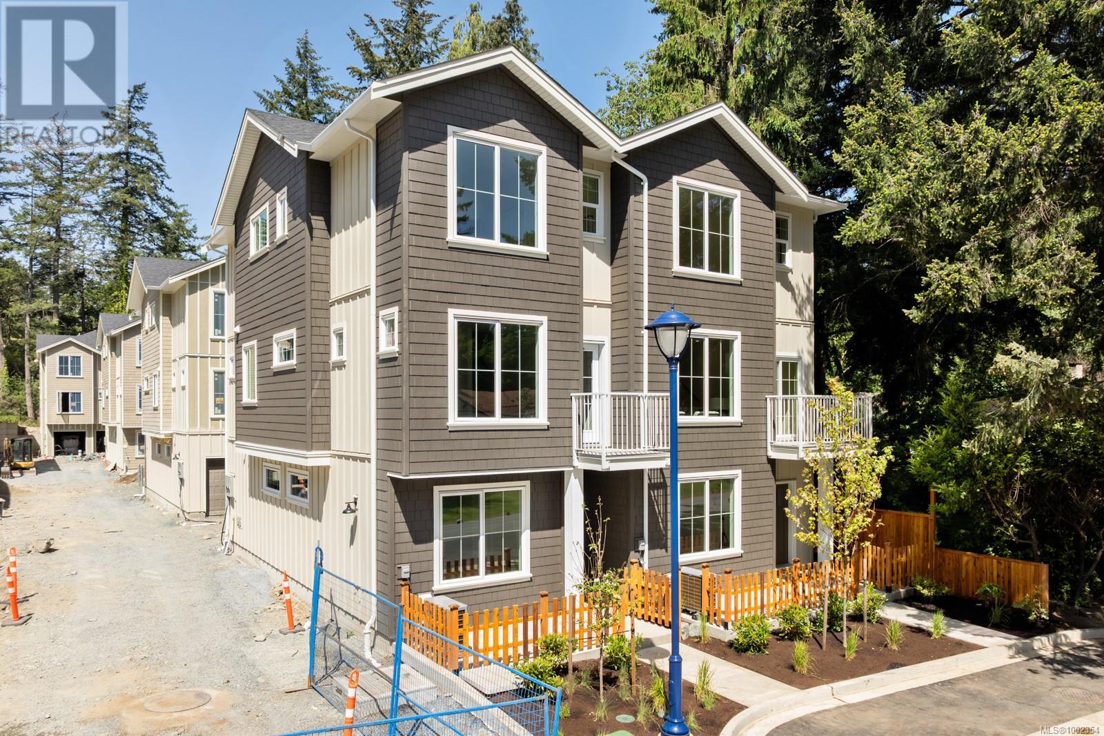 8 2770 Vantilburg Cres