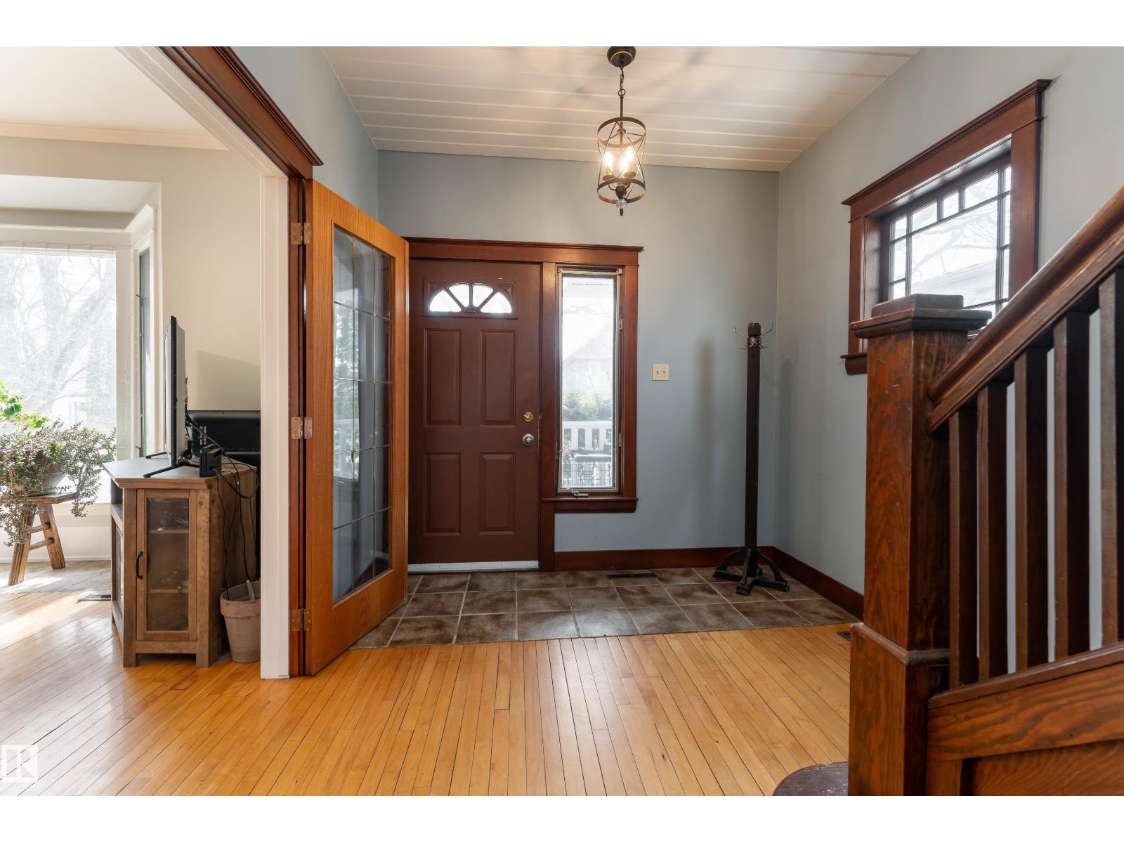 10956 81 AV NW