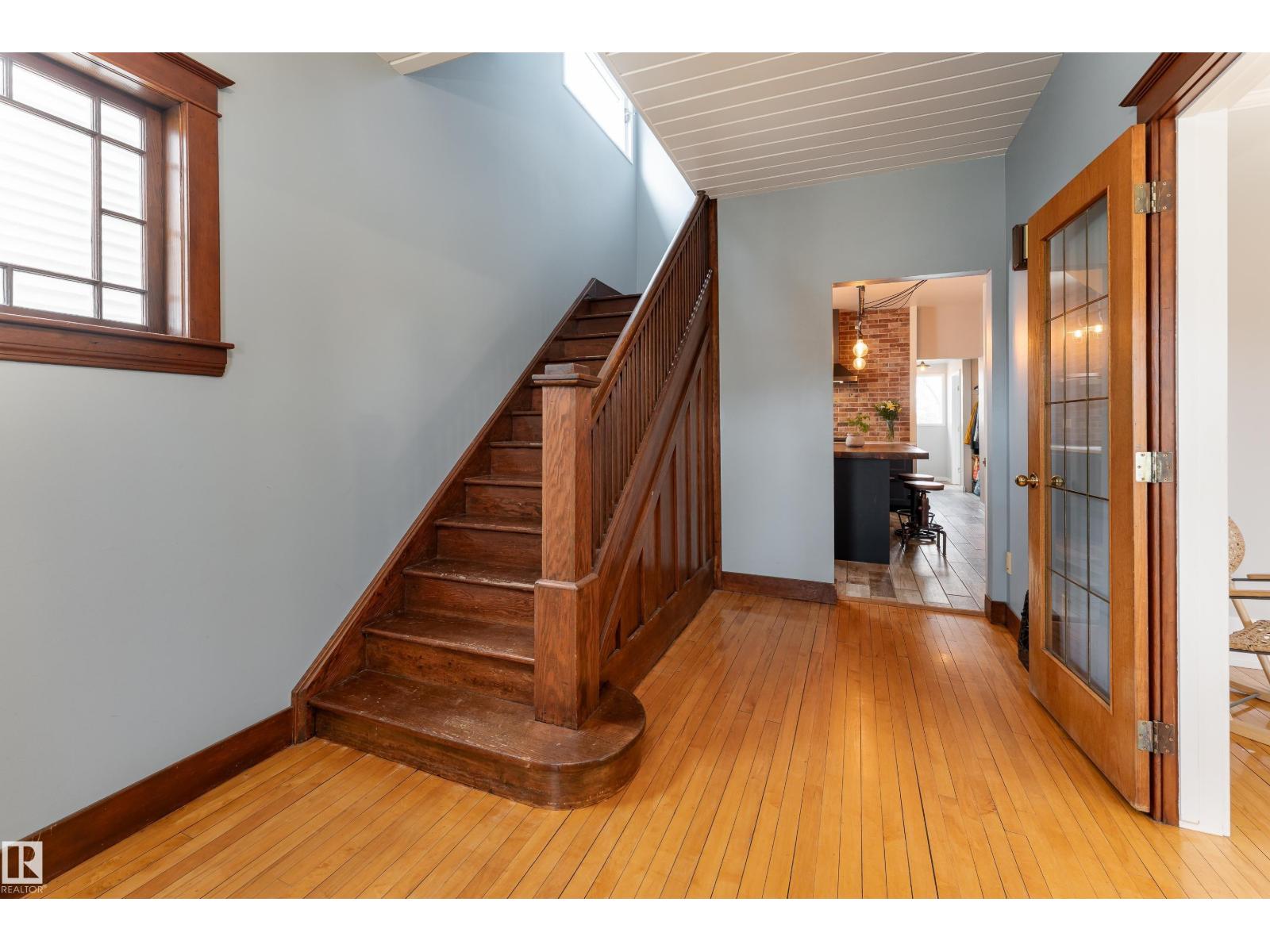 10956 81 AV NW