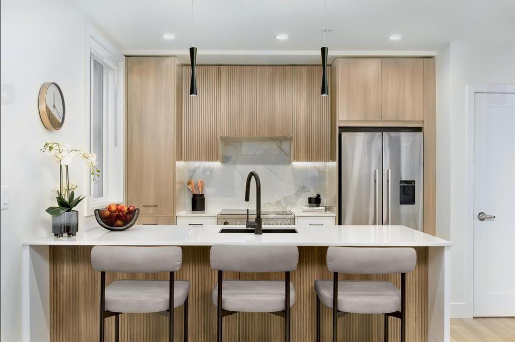 203 34375 GLADYS AVENUE