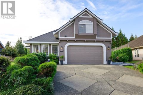 878 Fairways Dr Qualicum Beach BC V9K2J1