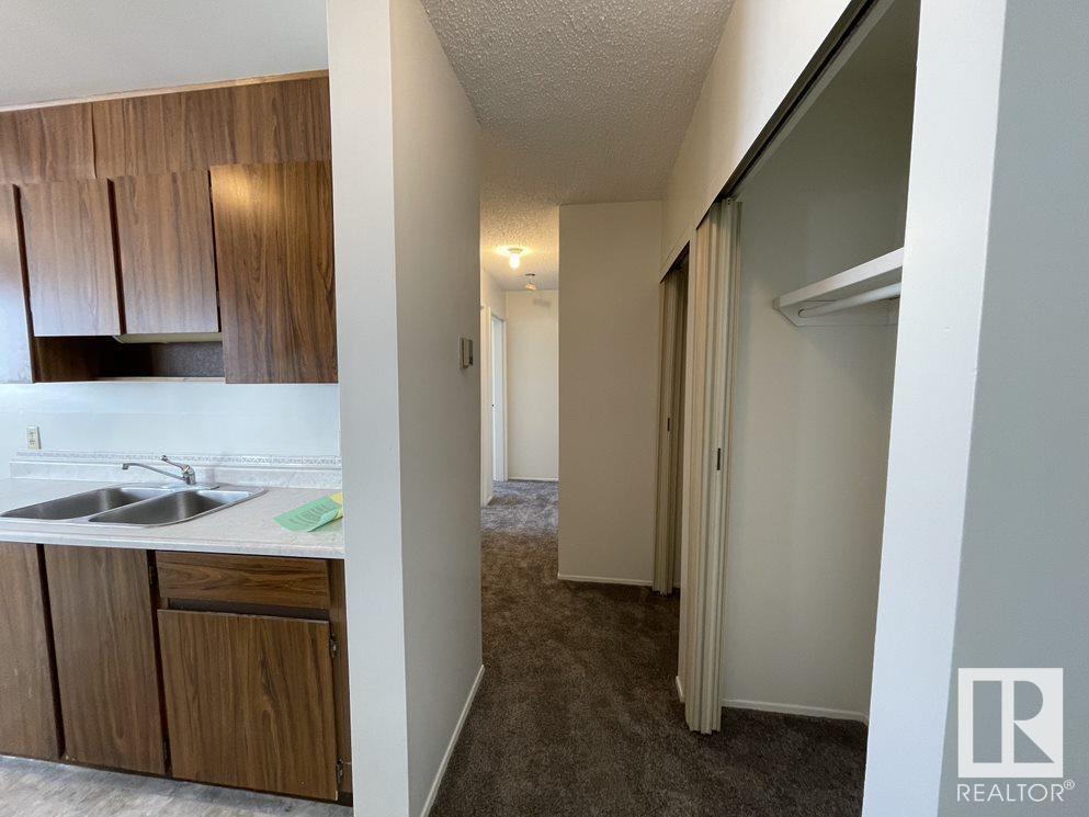 #32 11265 31 AV NW