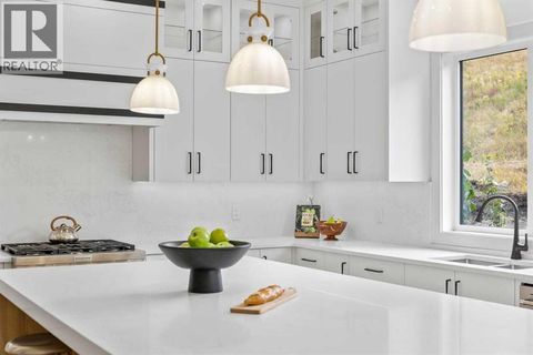 407 Patterson Boulevard SW Calgary AB T3H3N6