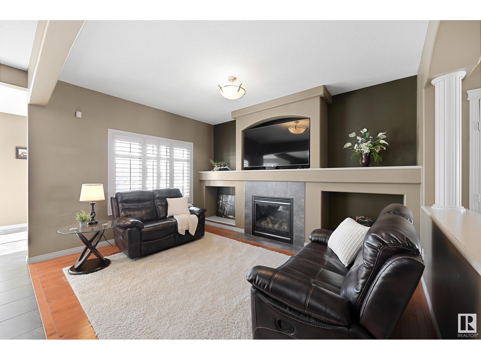 2 WOODBRIDGE LI
