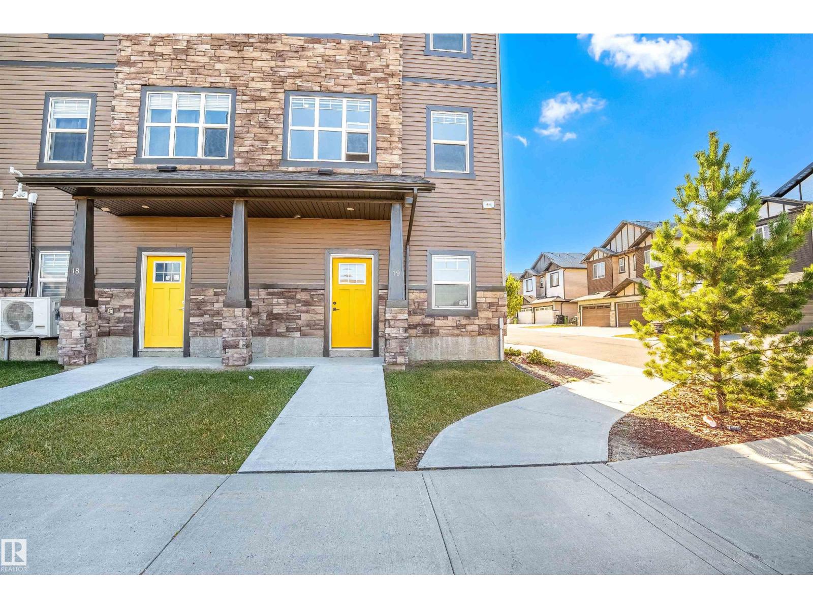 #19 1703 16 AV NW NW