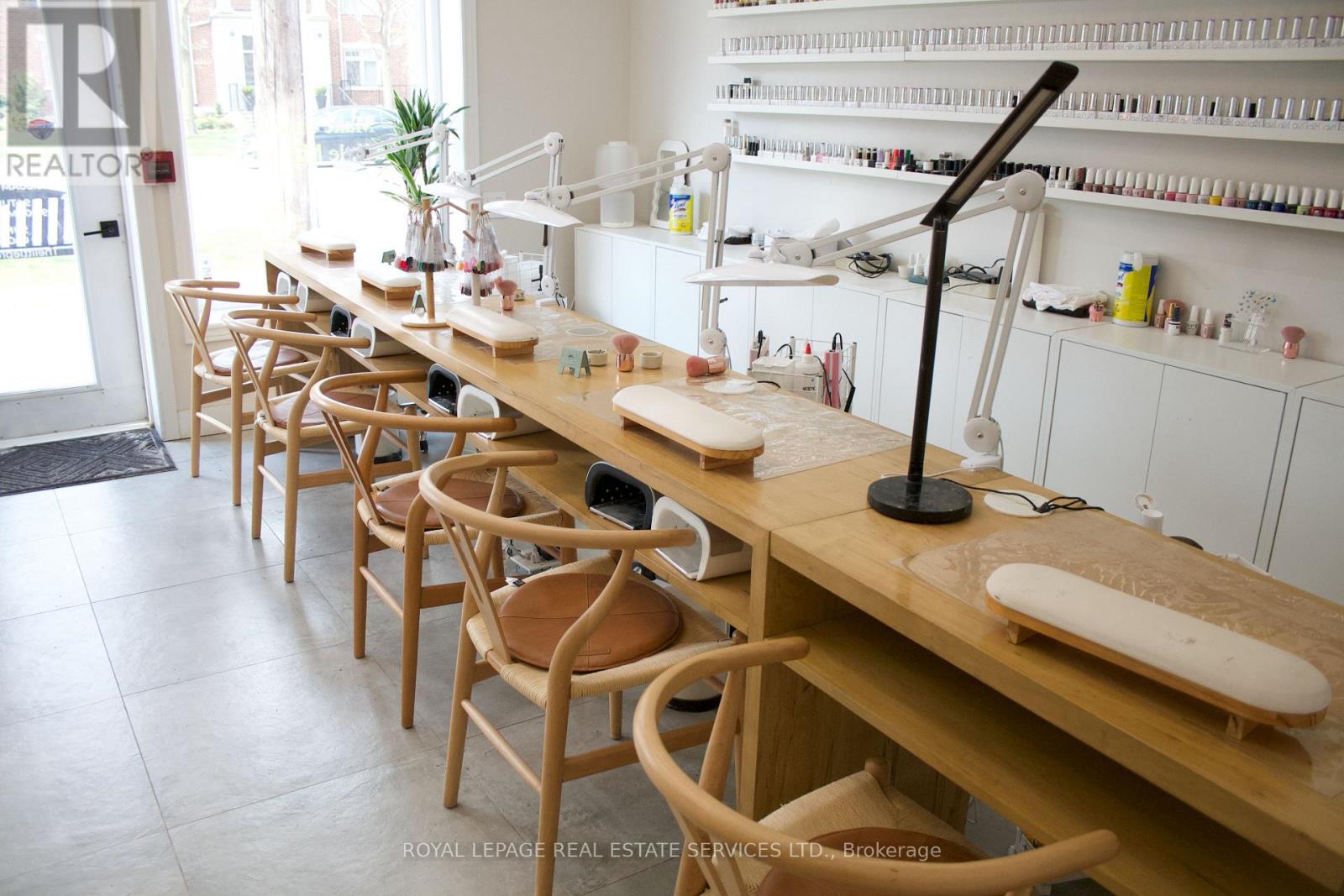 6 - 362 PLAINS ROAD E