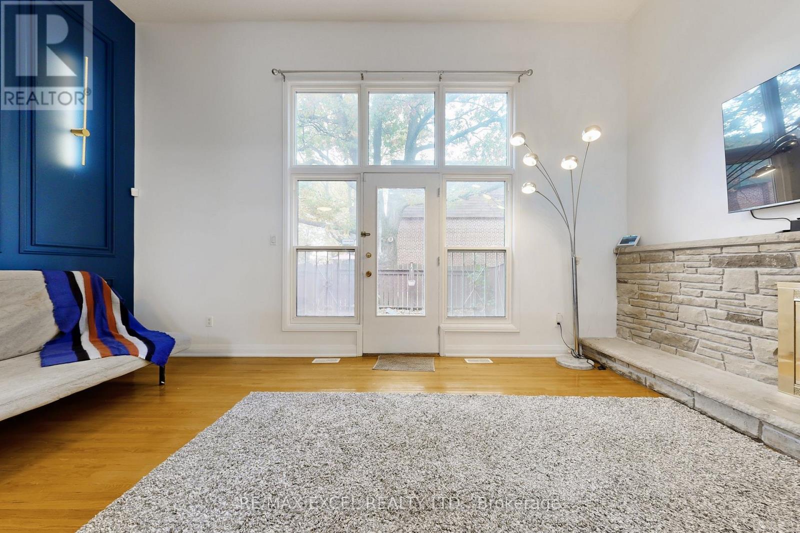 10 CROCKAMHILL DRIVE