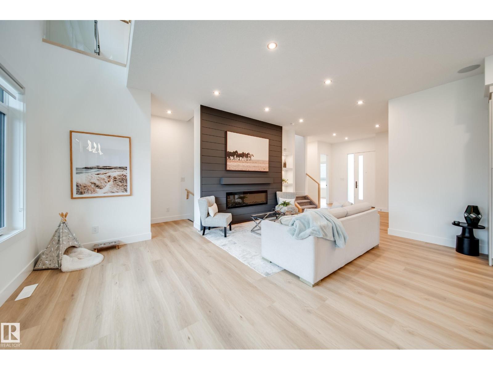 #42 20425 93 AV NW