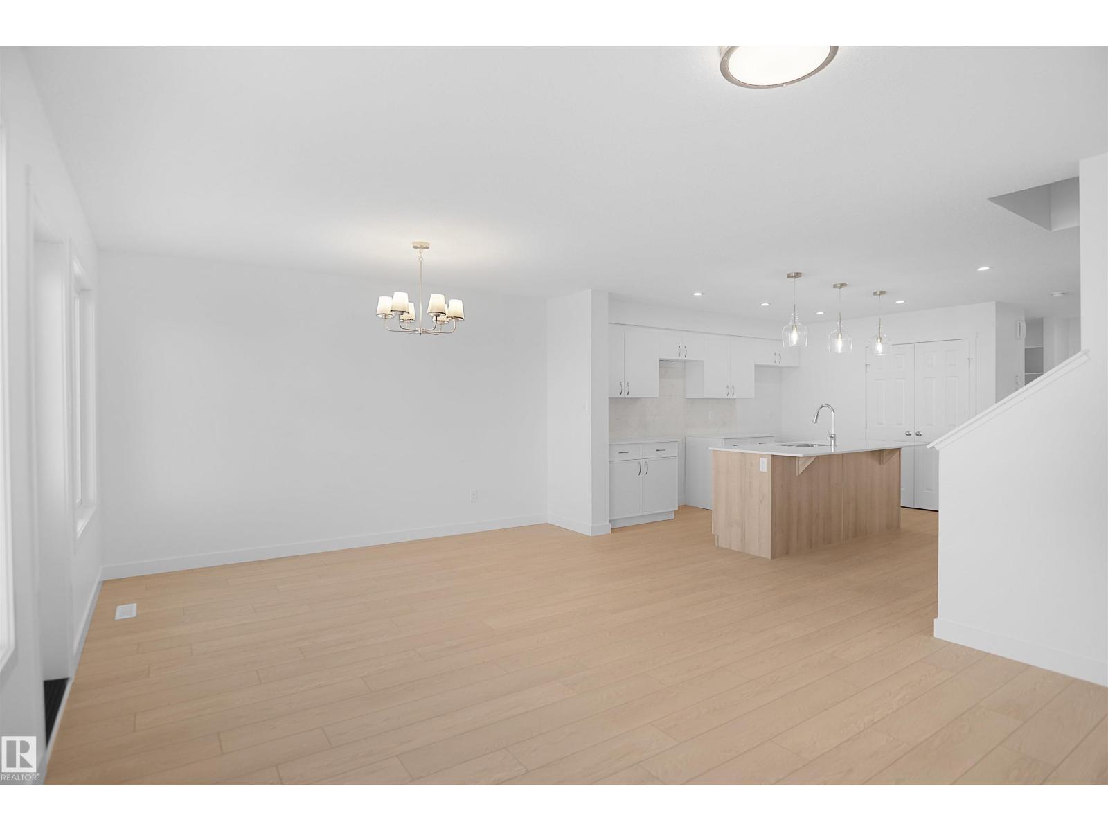 2092 194 ST NW