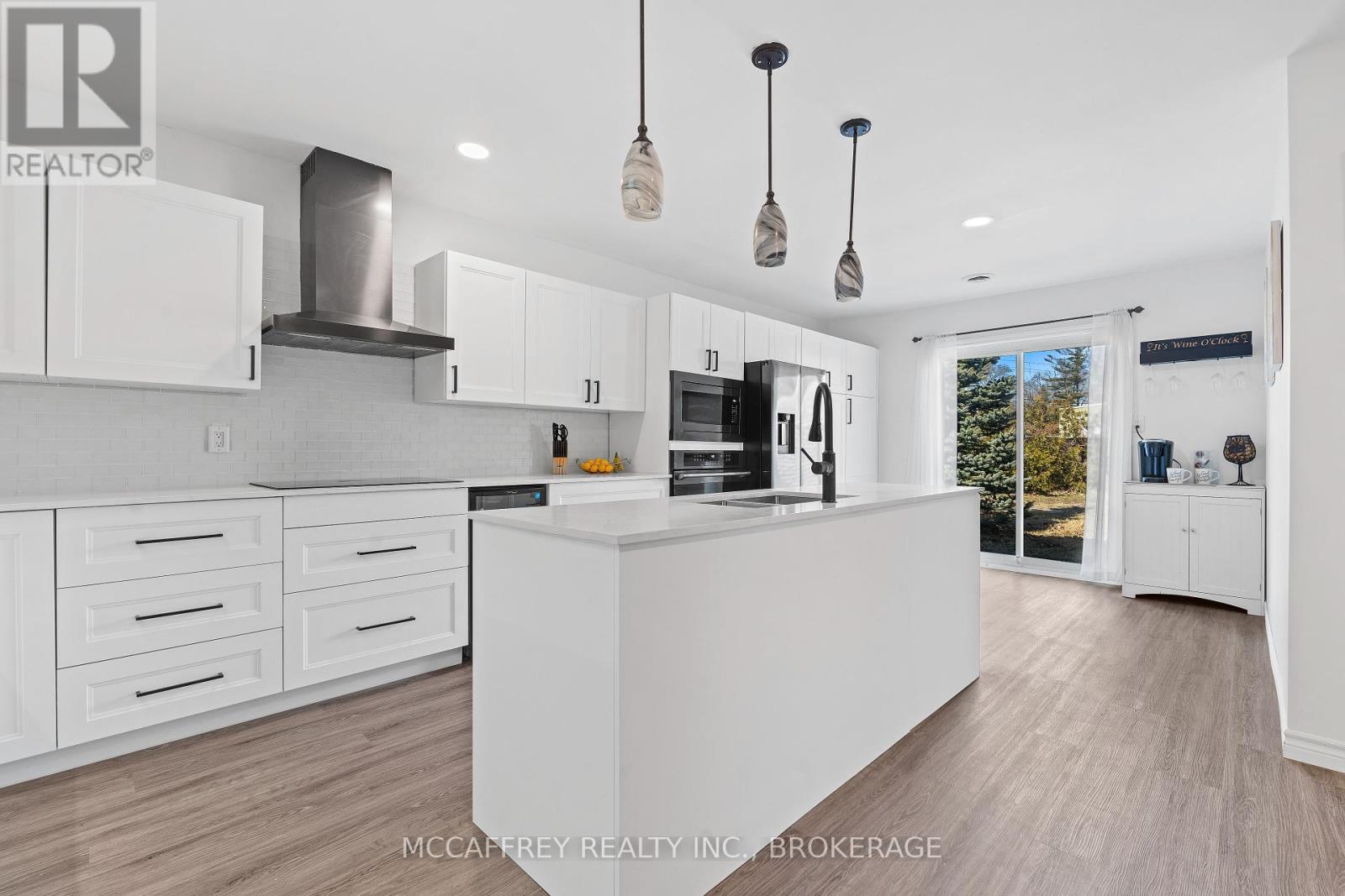 137 THOMAS STREET W