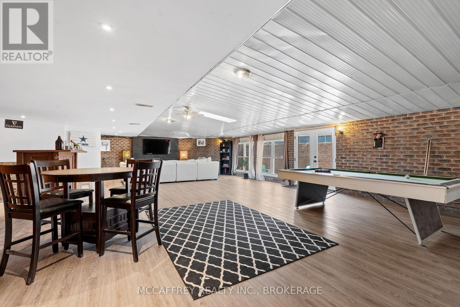 137 THOMAS STREET W